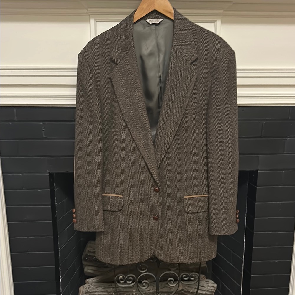Brown Vintage Tweed Sport Coat with Herringbone Pattern
